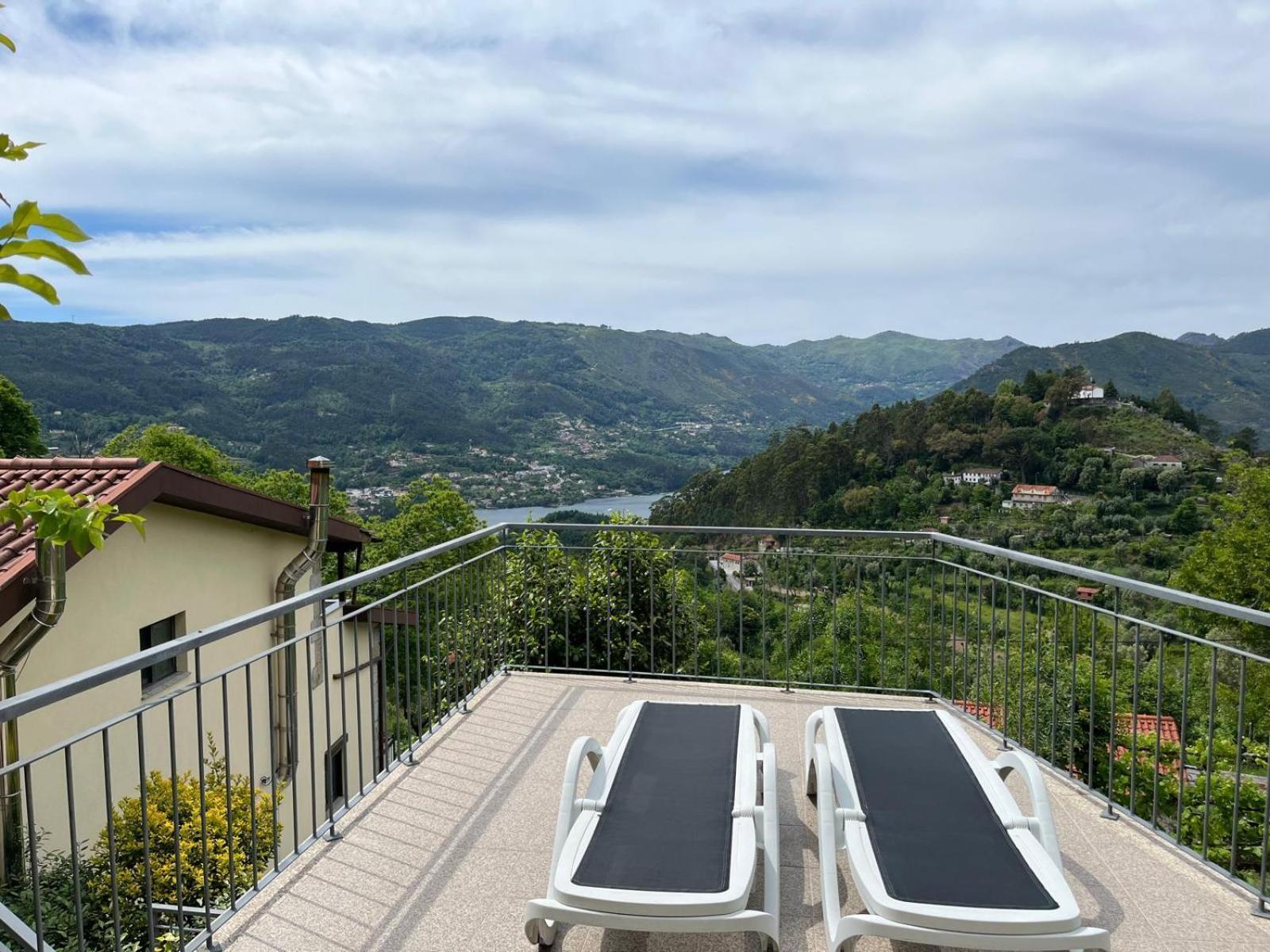 Casa De Casarelhos - Vistas Rio, Campo E Montanha - Lareira Leilighet Geres Eksteriør bilde